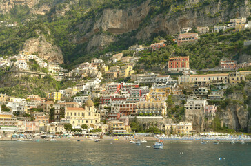 Fototapeta na wymiar View of the Italian city of Positano