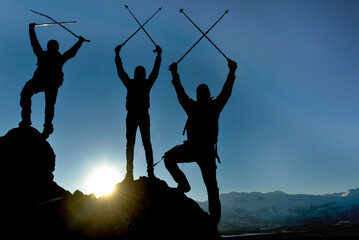 the peak goal of the triple-athlete team and the success of the harmonious team