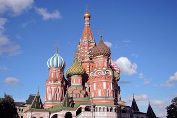 Fototapeta na wymiar Saint basil cathedral on the Red Square in Moscow
