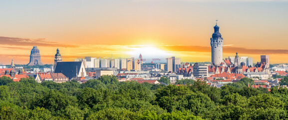 Die Stadt Leipzig bei Sonnenuntergang