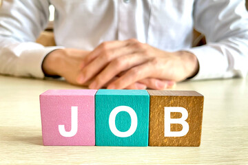 JOBの文字と男性　仕事を探す