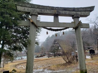 鳥居と村　日本