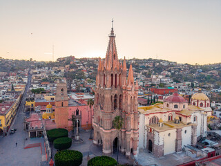 Obraz premium San Miguel de Allende in Guanajuato, Mexico. Aerial view at sunrise