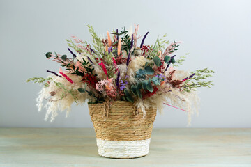 Distintos ramos de flores y composiciones de arte floral. 
Ramos de flores variados con flores de...