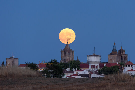 Full moon in catedral  Portugal