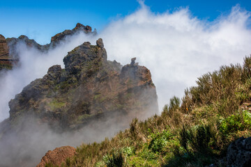 Krajobraz Madery - szlak na Pico Ruivo - obrazy, fototapety, plakaty