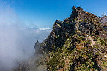 Krajobraz Madery - szlak na Pico Ruivo - obrazy, fototapety, plakaty