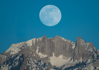 moon over the mountains © glen