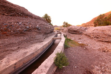the place is beautiful , with mountains, rocks , small fish