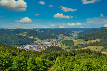 Obraz premium Schwarzwaldlandschaft oberhalb von Hausach