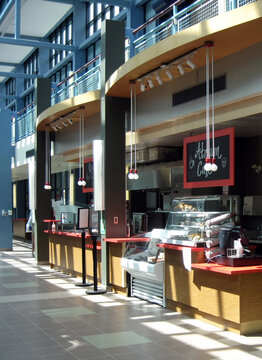 Small caf&eacute; in the atrium of a hospital.