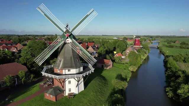 Greetsieler Zwillingsm&uuml;hlen, Greetsiel, Krummh&ouml;rn, East Frisia, Lower Saxony, Germany, Europe