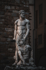 Fototapeta na wymiar Esculturas de David y Perseo en Piazza della signoria Florencia