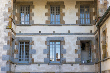 Fototapeta na wymiar Façade de granite d'une maison du Mont Saint-Michel