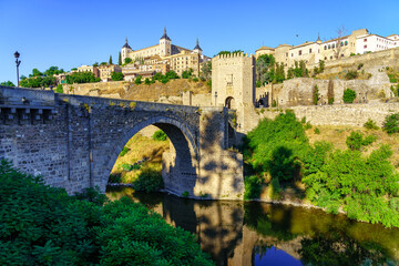 Naklejka premium Medieval city of Toledo next to the Tagus River, Unesco heritage.