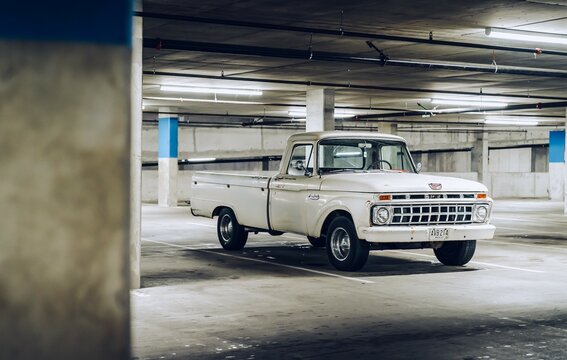 Seattle, WA, USA
December 1, 2022
White F100 Ford truck