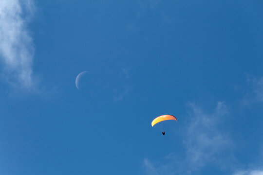 Lanzarote - Parapendio con Luna