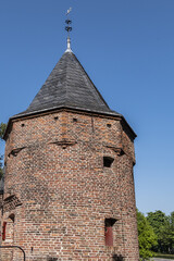 Picturesque medieval Monnikendam - water gate was built around 1420 as part of the second city wall...