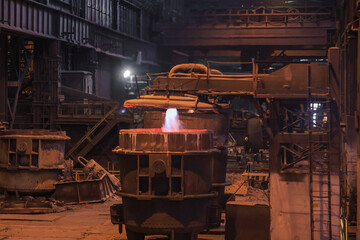 Casting ladle lining process in factory workshop