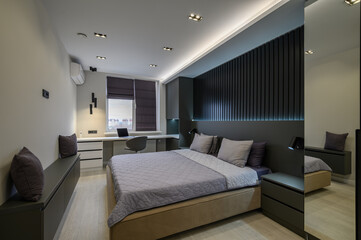 Fototapeta na wymiar Luxury master bedroom with elegant and modern details