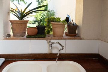 Unusual botched job with a tort tap to solve the space problem in a house in the country