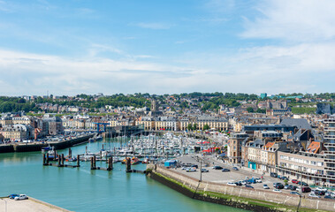 Dieppe, Seine-Maritime, France. Le port. Vue des falaises.