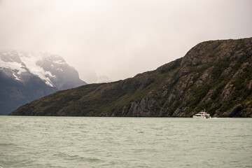 Fototapeta na wymiar Chile Lago Grey Torres del Paine Puerto Natales