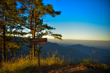 Obraz premium Beautiful in the mountains. on viewpoint at Doi Pha Ngom, Khun Chae National Park. at Wiang Pa Pao district of Chiang Rai Province Thailand.
