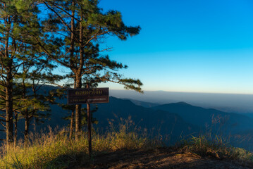 Obraz premium Beautiful in the mountains. on viewpoint at Doi Pha Ngom, Khun Chae National Park. at Wiang Pa Pao district of Chiang Rai Province Thailand.