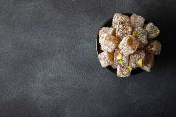 Obraz na płótnie Canvas Traditional pistachio Turkish delight in a bowl