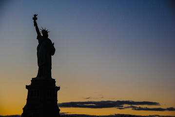Etats Unis USA US Amerique New York Statue Liberté Lady Liberty coucher soleil