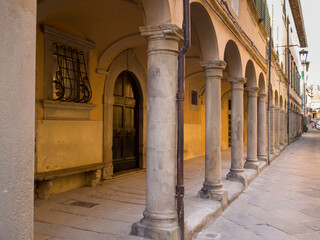 Fototapeta premium Italia, Toscana, provincia di Arezzo, il paese di Poppi, strade del centro storico.