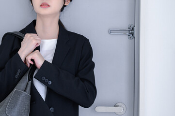 出社が辛くなる人の顔無しのイメージ