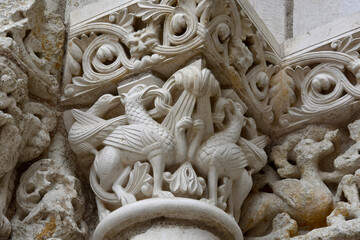Abbaye de Fontevraud, détail sculpture d'un chapiteau. Pays de la Loire, France