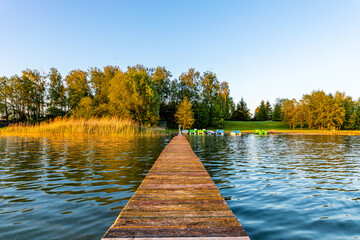 pomost nad jeziorem