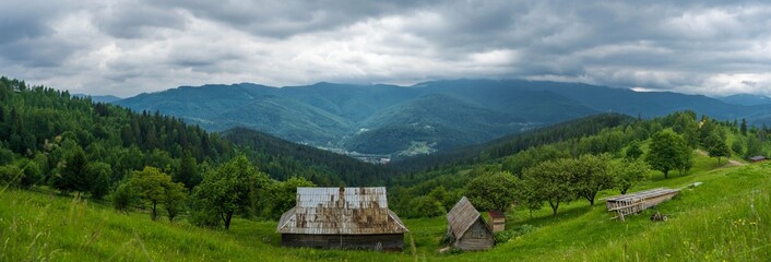 Fototapeta na wymiar Beautiful mountain panorama landscape of the Carpathian from Mount Makovitsa, Ukraine. Wonderful cloudy landscape in mountains. 