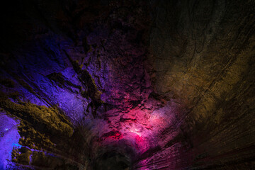 제주도에 있는 용암동굴인 만장굴의 아름다운 풍경이다.