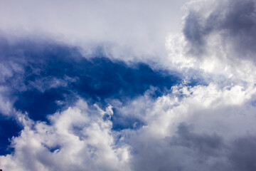 Obraz premium Storm clouds gathering in the sky for the thunderstorm