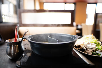 しゃぶしゃぶの鍋と食材