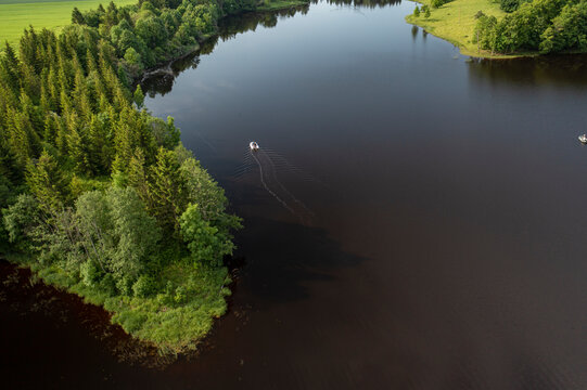 Aerial photo: camera follows a boat in the lake
