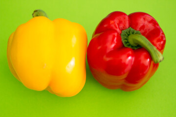 赤黄の　パプリカ　red yellow bell peppers