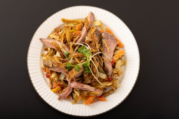 ローストビーフと揚げごぼうのサラダ