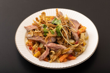 ローストビーフと揚げごぼうのサラダ