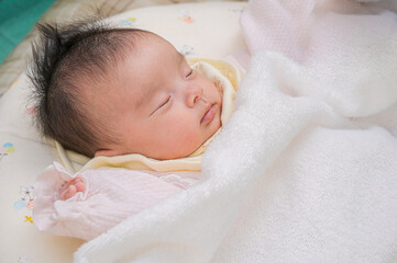眠る赤ちゃん