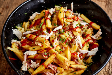 Shredded chicken with fries and green onions 
