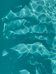 eau piscine vertical