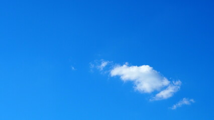 Fototapeta na wymiar small white cloud in a blue sky on a clear day