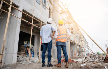 The engineer manager and foremen discussed and pointed to the site projects on the construction site to check the various functions.
