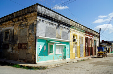 Obraz premium colorful old houses in the streets of cardenas