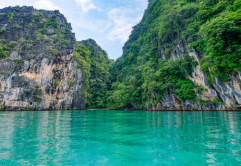 Plakat Green waters and islands Beautiful bays in Thailand.